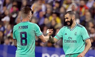 Benzema celebra con Kroos su gol al Zaragoza. |  EFE