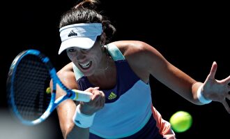 Garbiñe Muguruza, en acción ante Anastasia Pavlyuchenkova. |  EFE