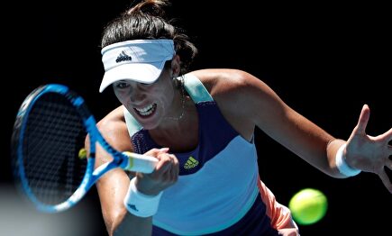 Garbiñe Muguruza, en acción ante Anastasia Pavlyuchenkova. |  EFE