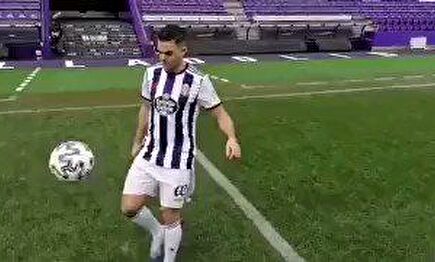 Genio y figura: Ben Arfa se niega a dar toques con la cabeza para no despeinarse