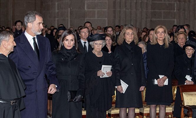 Los Reyes, la reina Beatriz de Holanda, las infantas Elena y Cristina y Margarita de Bulgaria |  Cordon Press