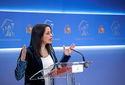 Inés Arrimadas, durante la rueda de prensa de este viernes en el Congreso. |  EFE