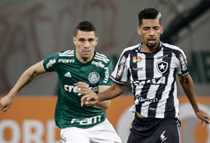 Matheus Fernandes (d), nuevo fichaje del Barça. |  Cordon Press/Archivo