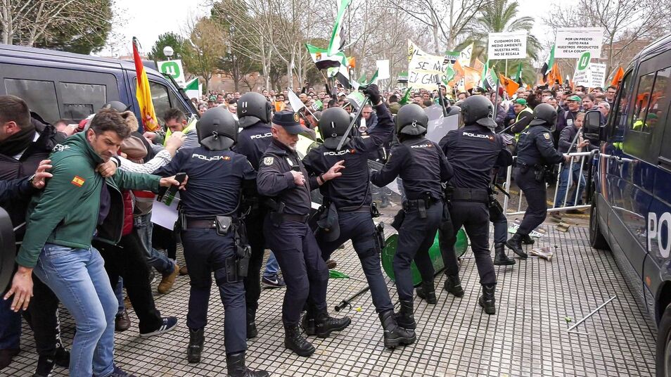 Pensar que lo que siempre ha ido mal ahora va a ir bien me parece una idea propia de podemitas y, por tanto, básicamente estúpida y equivocada.