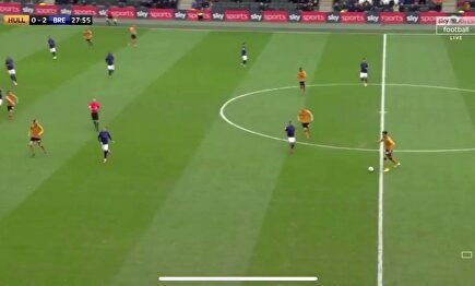 El tremendo fallo de un portero español que asombra al fútbol inglés