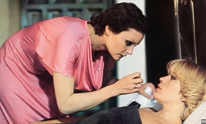 La escena lésbica con Rocío Dúrcal, su adicción al juego y otros episodios polémicos de la vida de Bárbara Rey