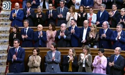 Los Reyes y sus hijas participan en la apertura de las Cortes