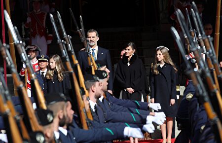 Los Reyes y sus hijas participan en la apertura de las Cortes