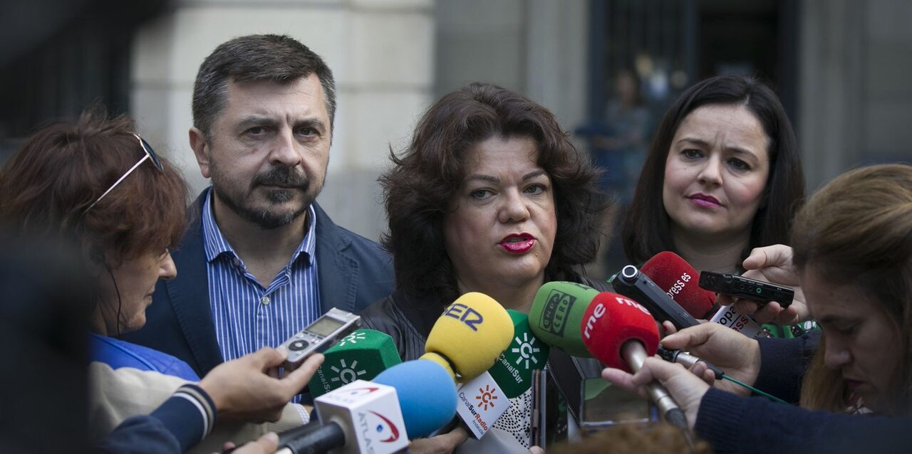 La actual alcaldesa de Huévar, María José Moreno (PP), comparece tras denunciar la compra de votos del PSOE |  Europa Press