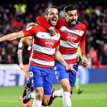Roberto Soldado celebra un gol ante el Valencia la temporada pasada. | EFE