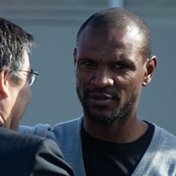 Bartomeu mantiene a Abidal en el cargo