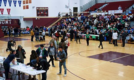 Comienzan en Iowa las primarias del Partido Demócrata. |  EFE