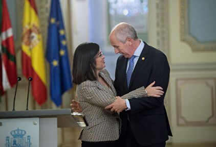 Darias y Erkoreka tras el encuentro |  EFE