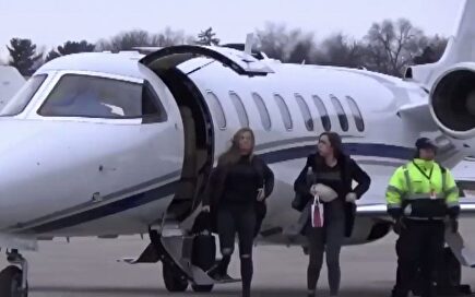 La candidata demócrata Warren pillada en un jet privado mientras alerta de la catástrofe climática