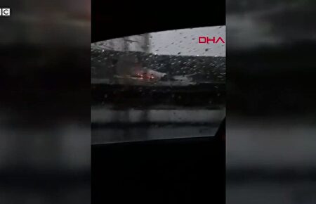 Milagro en Estambul: un avión se parte en tres al aterrizar sin que haya víctimas