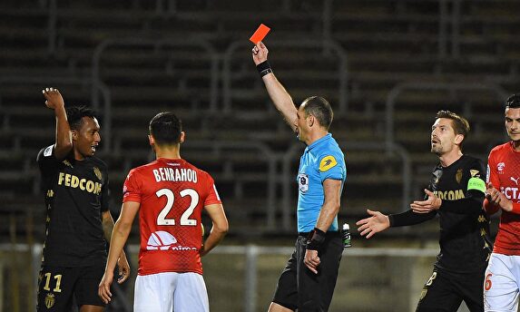 Gelson Martins se enfrenta a una durísima sanción por empujar a un árbitro