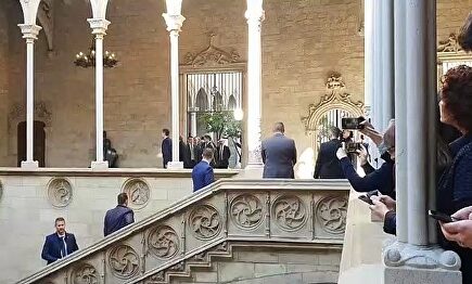 Quim Torra recibe a Pedro Sánchez en el Palacio de la Generalidad