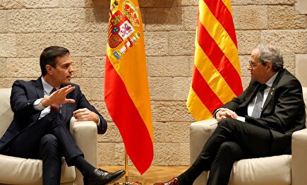 Sánchez y Torra en el Palacio de la Generalidad. |  EFE