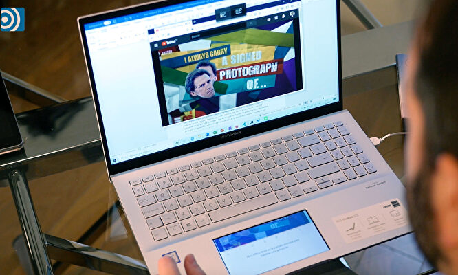 Asus VivoBook S15: ¿merece la pena tener una segunda pantalla en el trackpad?