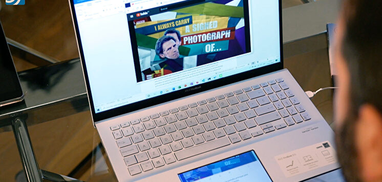 Asus VivoBook S15: ¿merece la pena tener una segunda pantalla en el trackpad?