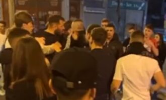 Iago Herrerín, a punto de llegar a las manos con varios aficionados en plena calle