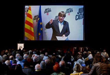 El expresidente fugado de la Generalidad, Carles Puigdemont interviene por videoconferencia en un acto político de JxCat. | EFE