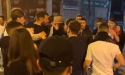 Iago Herrerín, a punto de llegar a las manos con varios aficionados en plena calle