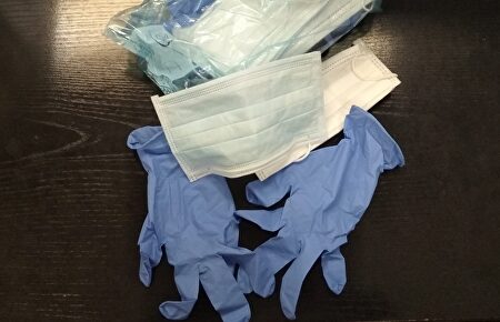 Guantes y mascarillas sanitarias | Europa Press