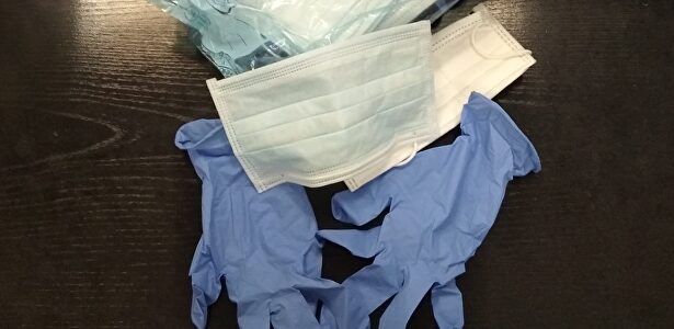 Guantes y mascarillas sanitarias | Europa Press