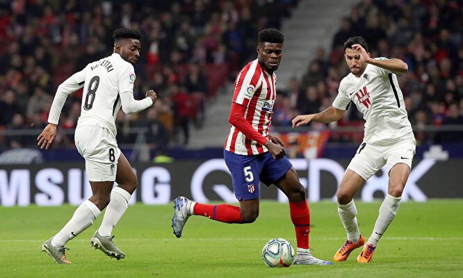 Thomas Partey ante el Granada. |  EFE