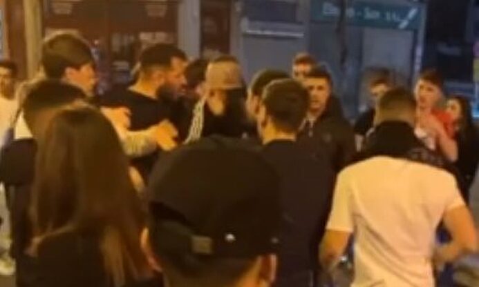 Iago Herrerín, a punto de llegar a las manos con varios aficionados en plena calle