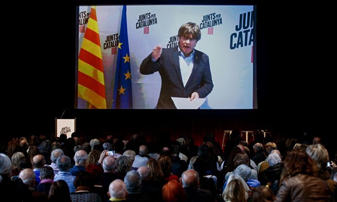 El expresidente fugado de la Generalidad, Carles Puigdemont interviene por videoconferencia en un acto político de JxCat. | EFE