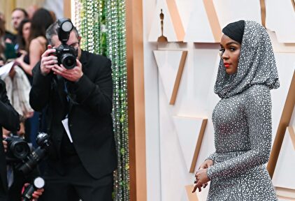 Escotazo de Nicole Kimpel, Joaquin repitiendo ropa y el homenaje a Kobe Bryant en los Oscar