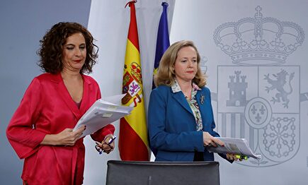 Montero y Calviño, presentando la senda de estabilidad | EFE