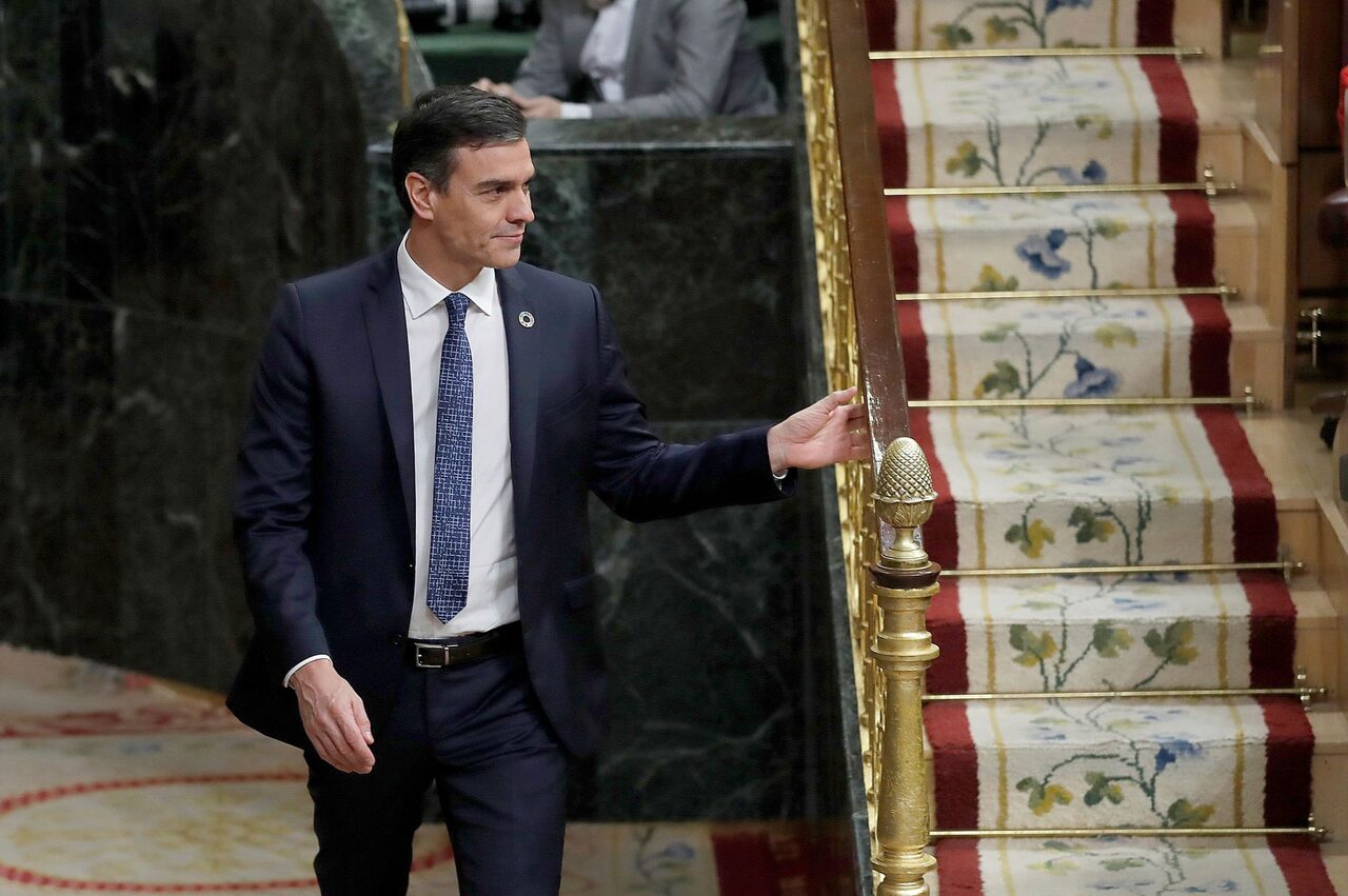El presidente del Gobierno, Pedro Sánchez, llagando al pleno en el Congreso de los Diputados. |  EFE