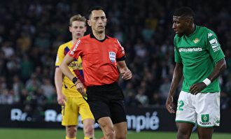El árbitro Sánchez Martínez, durante el Betis-Barcelona. |  Cordon Press