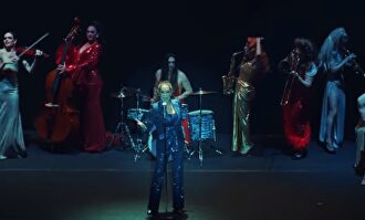 Isabel Pantoja se rodea de travestis en su nuevo videoclip