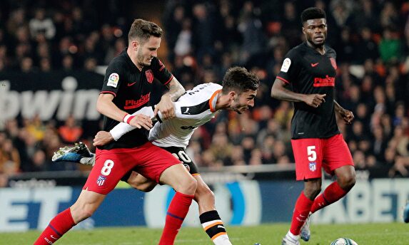 Ferrán Torres volvió loca a la zaga rojiblanca |  EFE