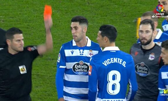 La cara del colegiado, Figueroa Vázquez, lo dice todo |  Captura