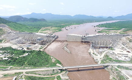 Una imagen de la construcción de la presa. |  https://www.pietrangeli.com/