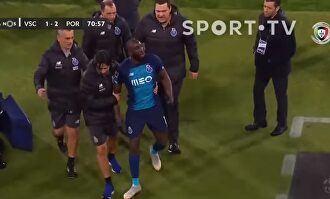 Marega, al árbitro: "Gracias por enseñarme una amarilla por defender mi color, usted es una vergüenza"