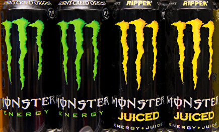 Bebida energética Monster |  Alamy