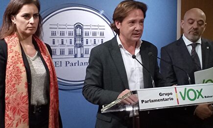Jorge Campos, líder de Vox en Baleares, en rueda de prensa desde el Parlamento regional |  VOX