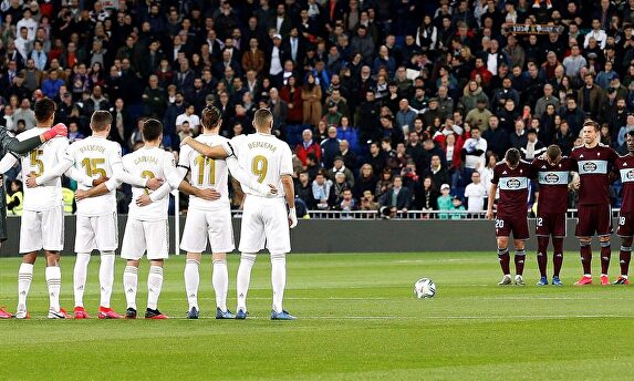 Minuto de silencio en el Bernabéu. | EFE