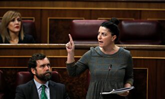 Macarena Olona en el Congreso de los Diputados junto a Iván Espinosa |  EFE