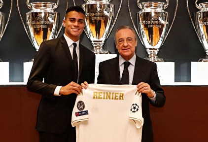 Reinier, junto a Florentino Pérez. | Twitter