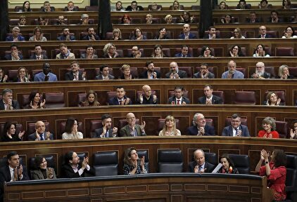 La bancada socialista en la última sesión de control al Gobierno. |  EFE