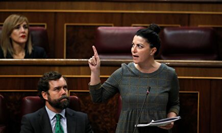 Macarena Olona en el Congreso de los Diputados junto a Iván Espinosa |  EFE