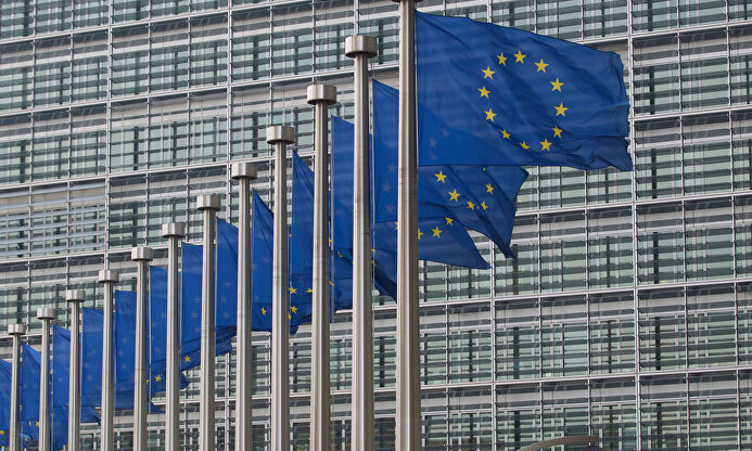 Banderas de la Unión Europea  | Alamy