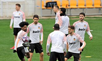 Entrenamiento del Valencia en la Ciudad Deportiva de Paterna. |  EFE